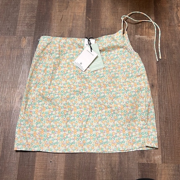 Another girl Tie Detail Ditsy Mini Skirt Lime Grn Floral Keyhole Detail waist XS - Picture 1 of 10